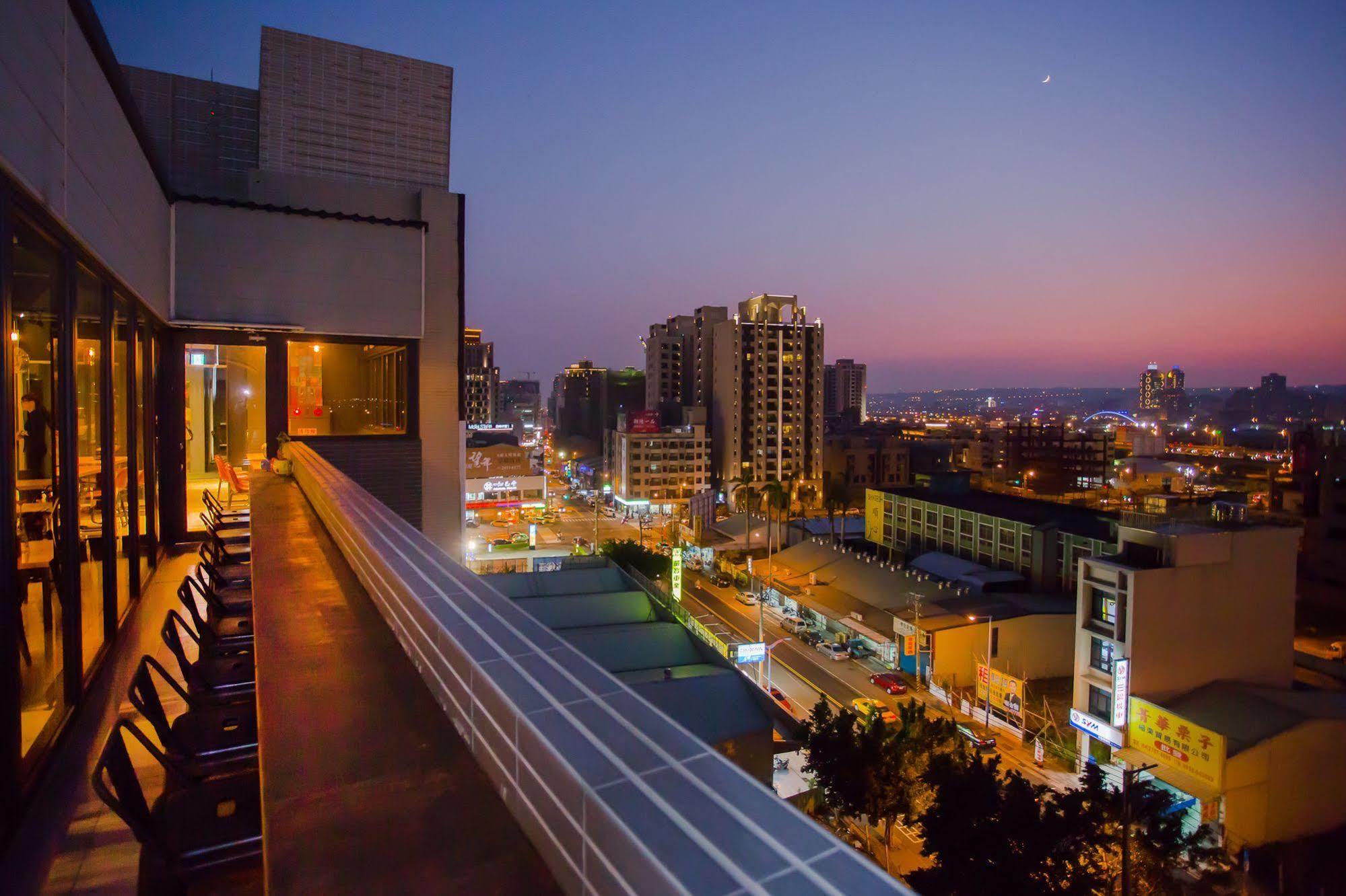 Hotel Cube Taichung Exterior foto