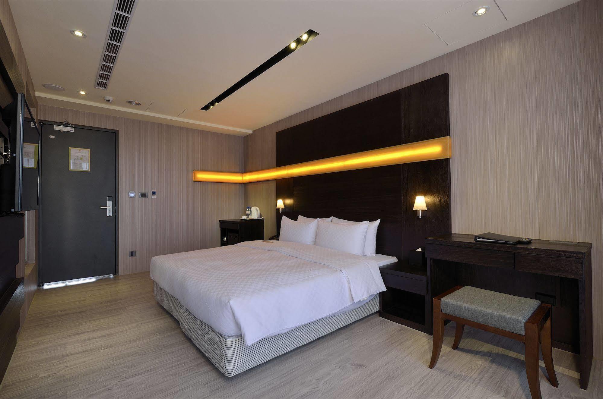 Hotel Cube Taichung Exterior foto